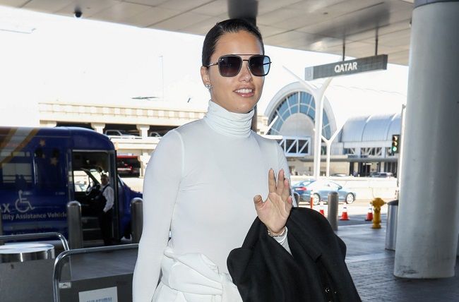 Adriana Lima en el aeropuerto de Los Angeles