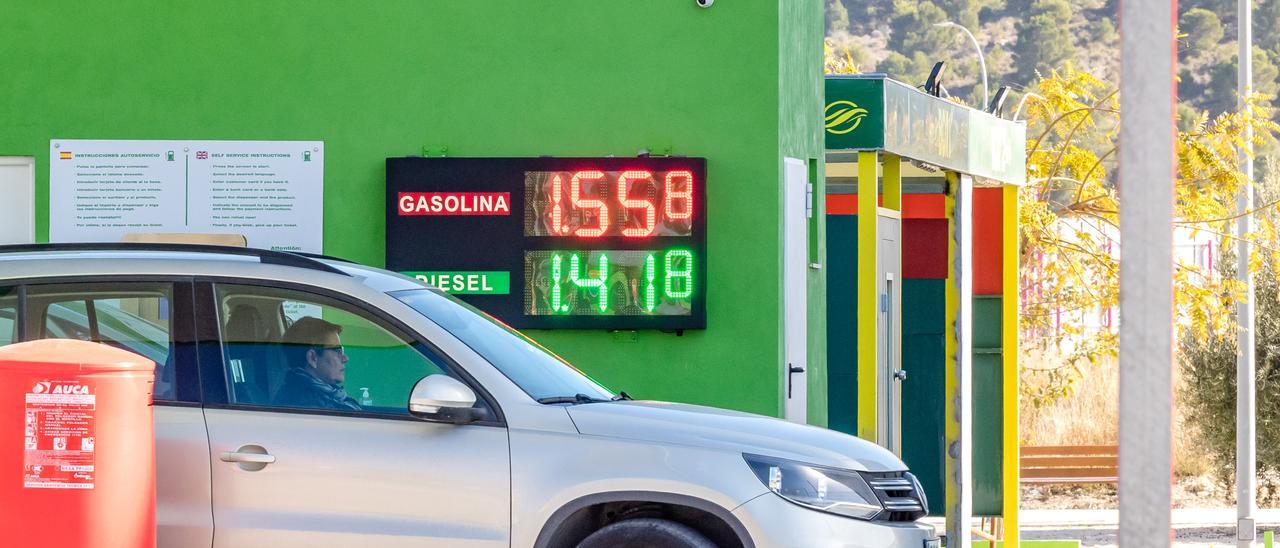 Los precios de una gasolinera &quot;low cost&quot; en la Vila Joiosa.