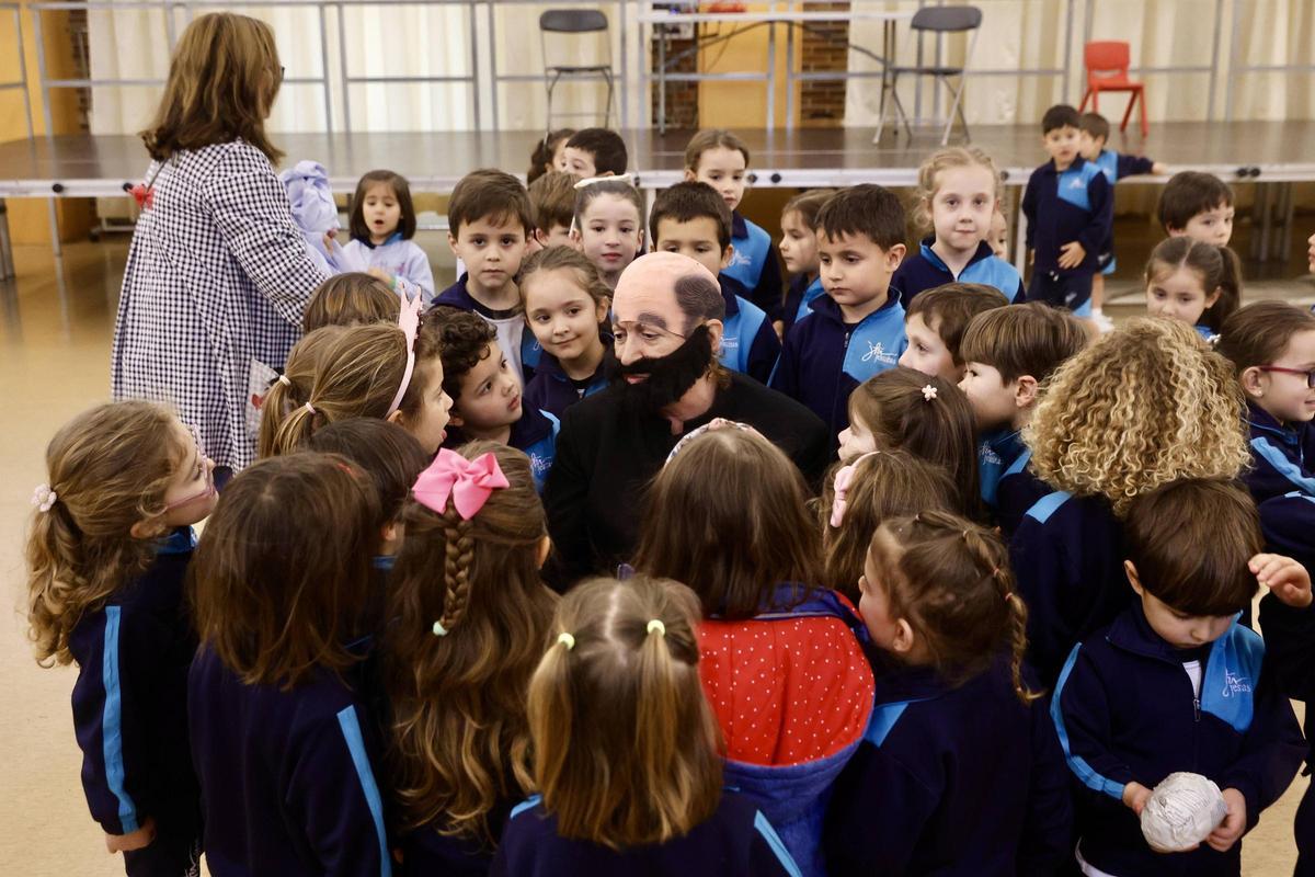 Así disfruta el alumnado del colegio de la Inmaculada de Gijón su "Semana Ignaciana", en imágenes