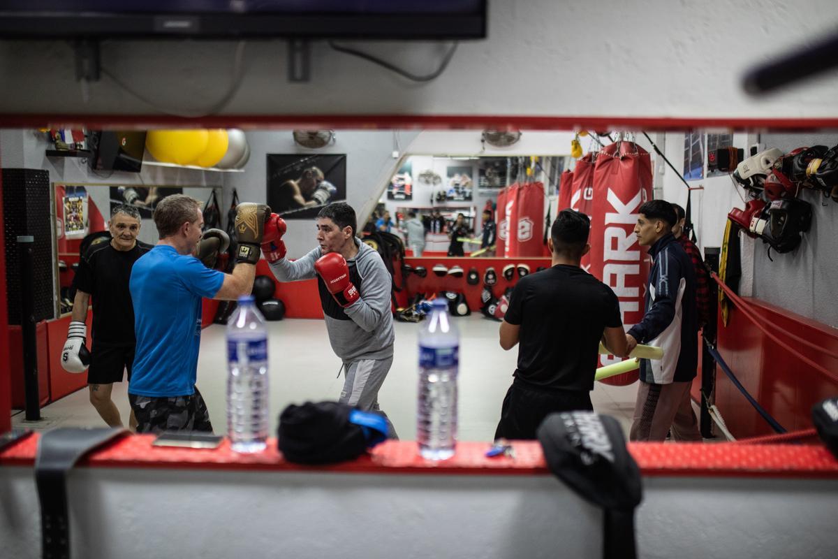 Entrenamiento de boxeo en el gimnasio DKSR para la rehabilitación de toxicómanos