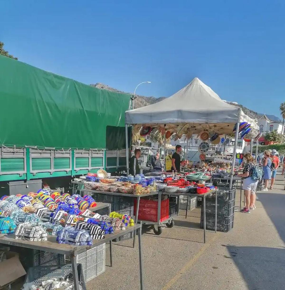 Rastro de segunda mano y antigüedades de los domingos en Nerja