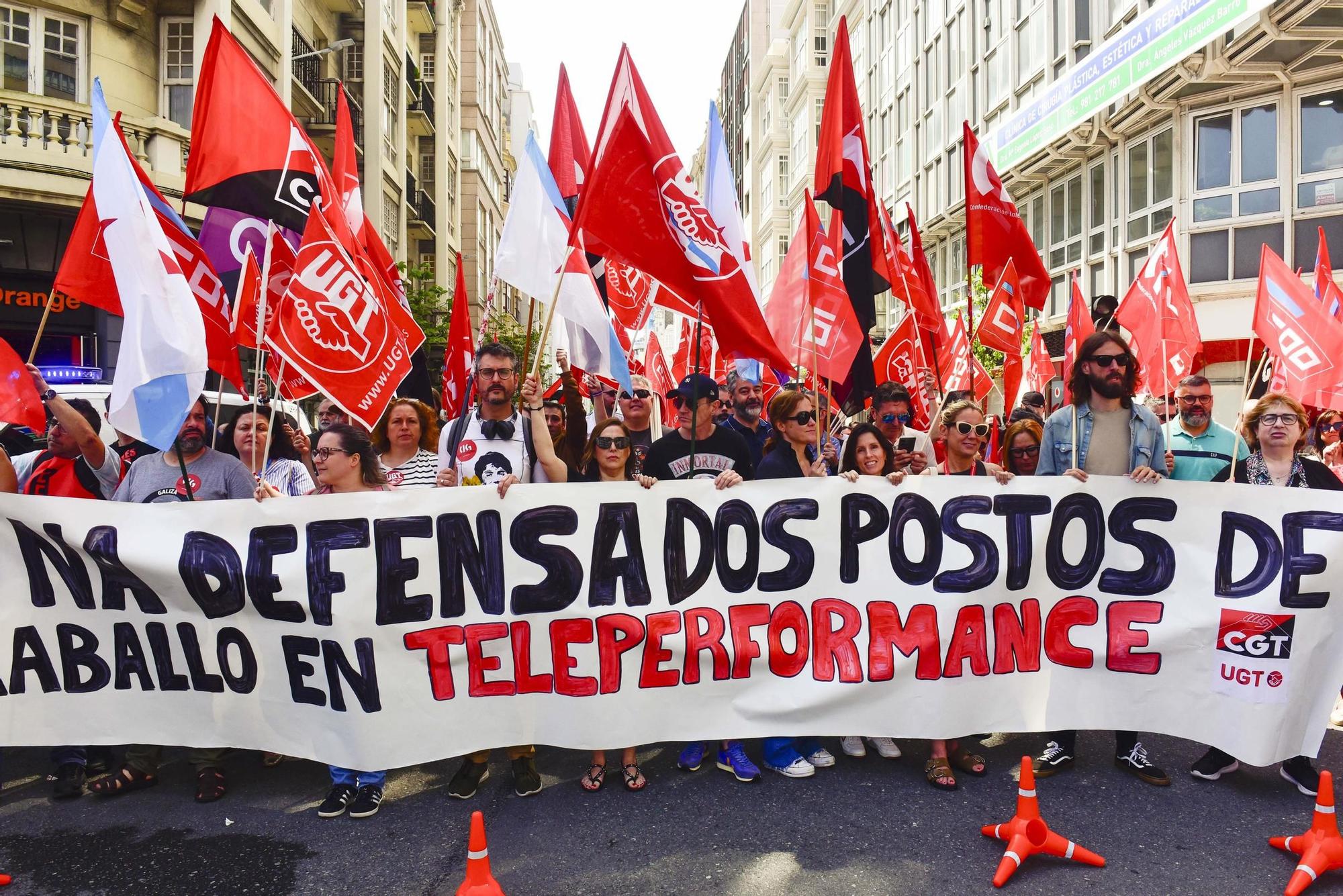 Concentración de trabajadores de Teleperformance en la plaza de Pontevedra