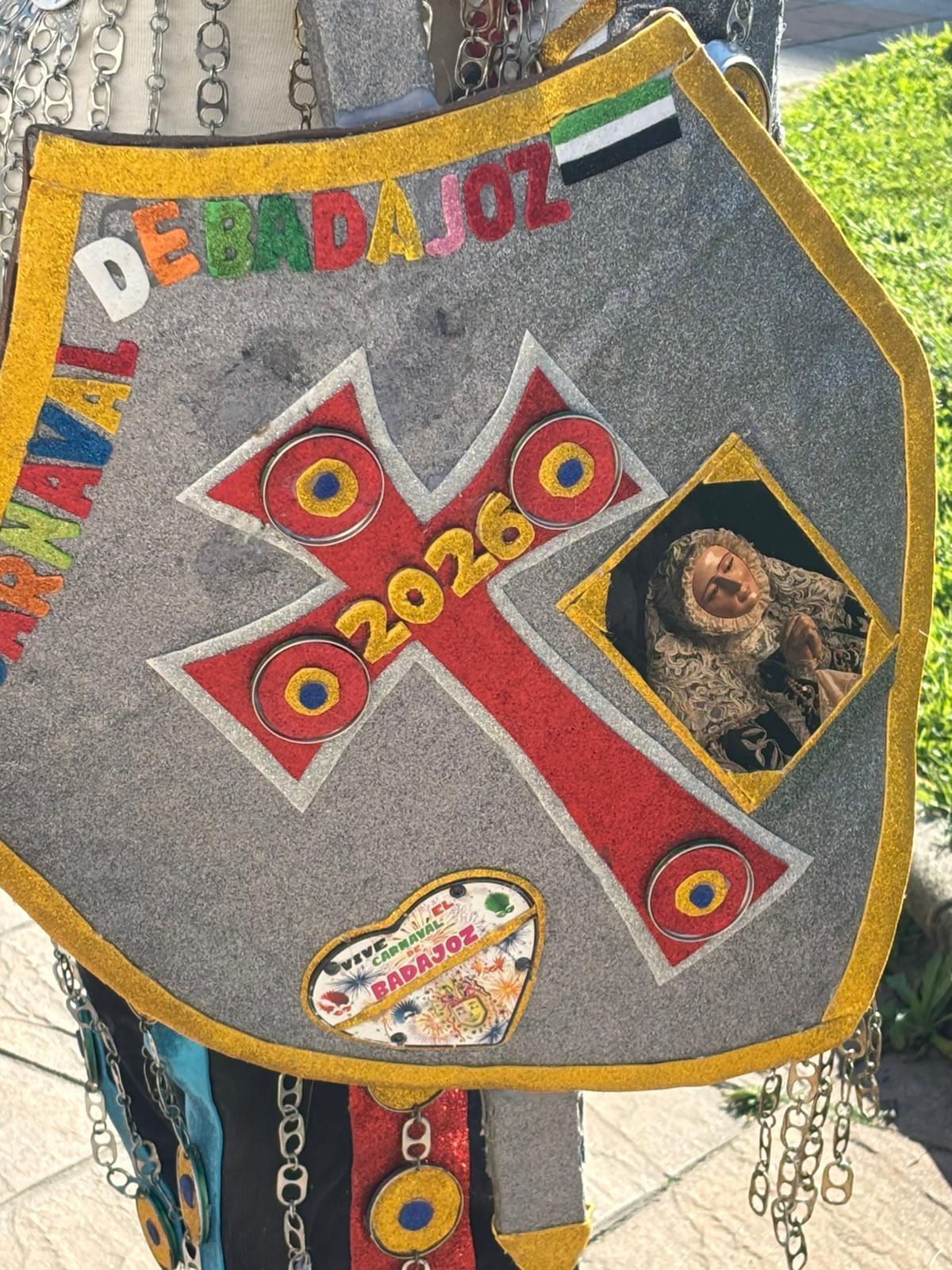 Escudo del disfraz de Manuel Píriz.