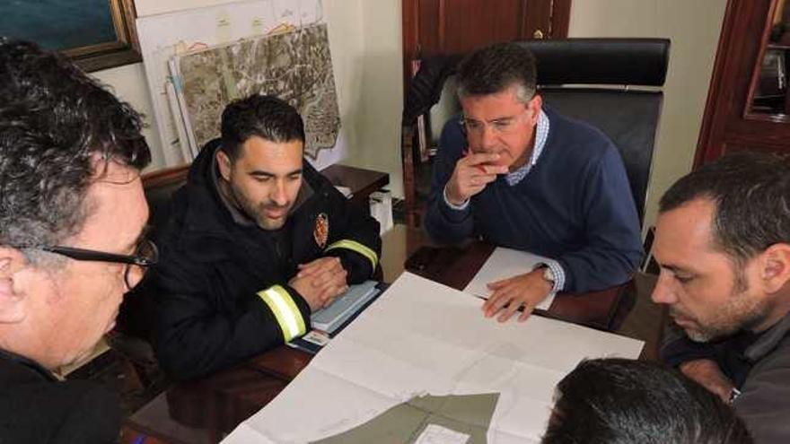 El alcalde, José Alberto Armijo, durante una reunión técnica.