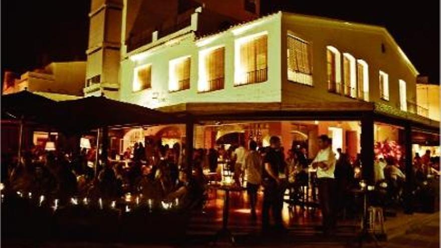 Tavernes, bodegues i còctels on neix la Costa Brava
