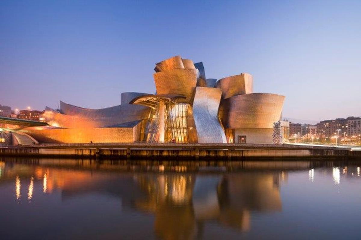 El Museo Guggenheim de Bilbao es uno de los símbolos de la ciudad de Bilbao.