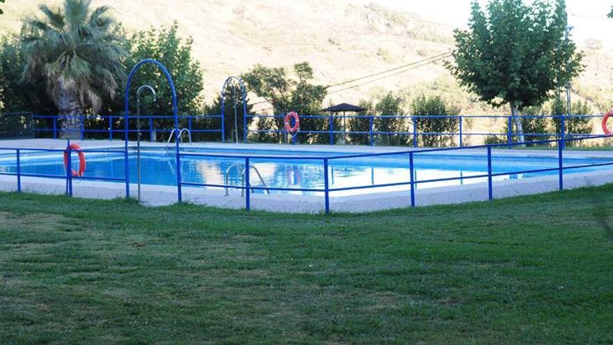 Fallece un hombre de 47 años en la piscina municipal de Garganta la Olla