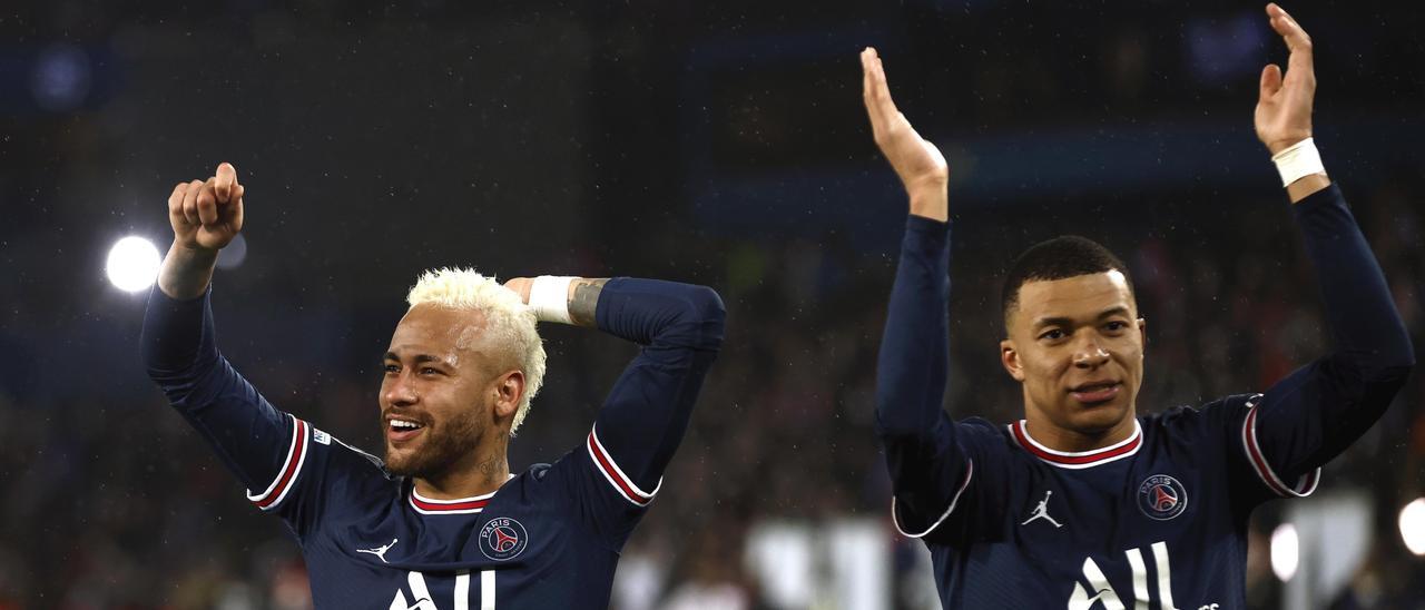 Neymar y Mbappé, celebrando la victoria ante el Real Madrid