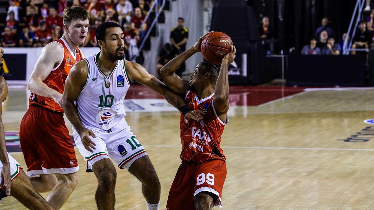 Noah Kirkwood (esquerra) és una de les principals amenaces ofensives dels polonesos