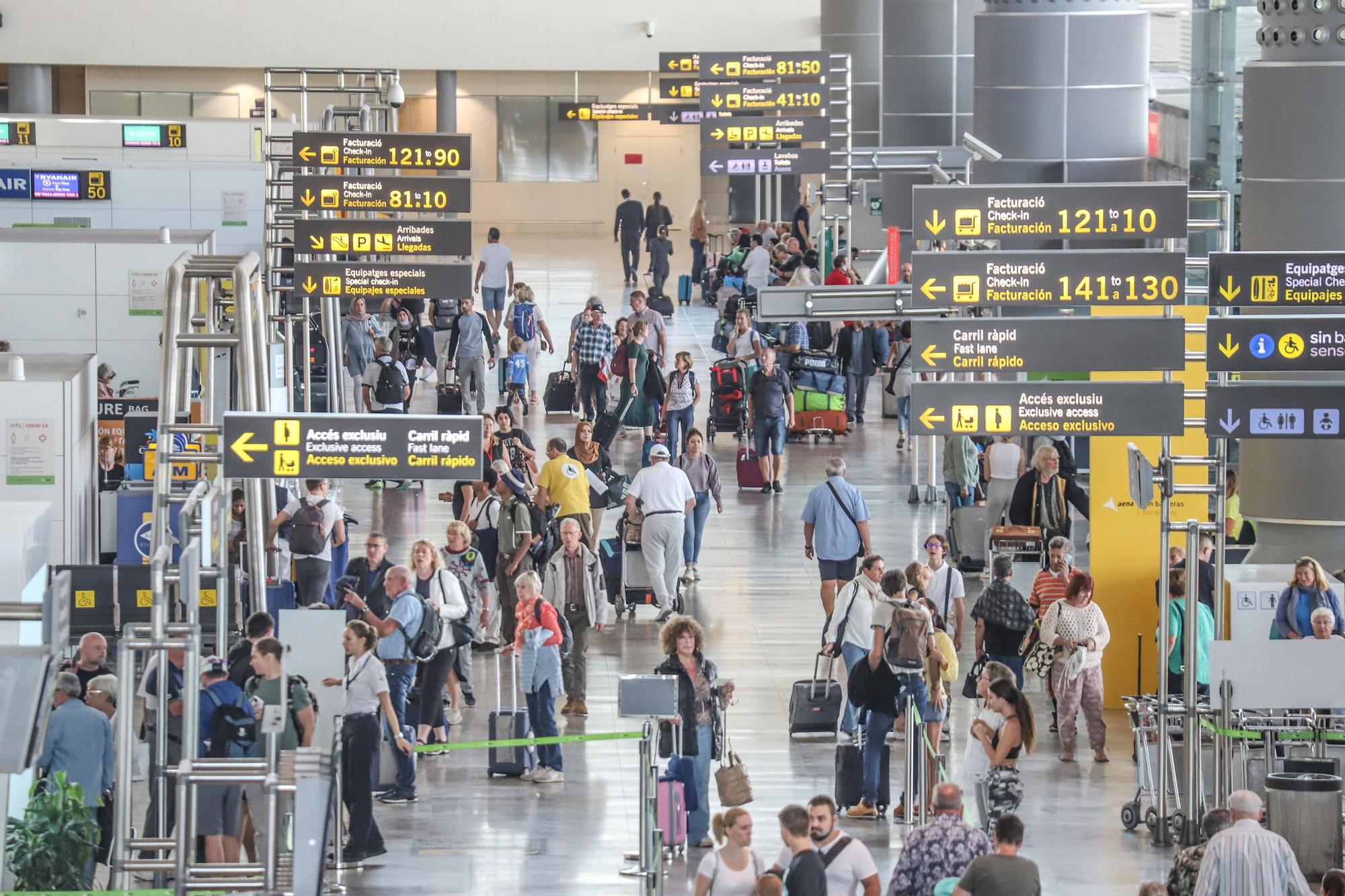 Flujo de pasajeros en la terminal del El Altet