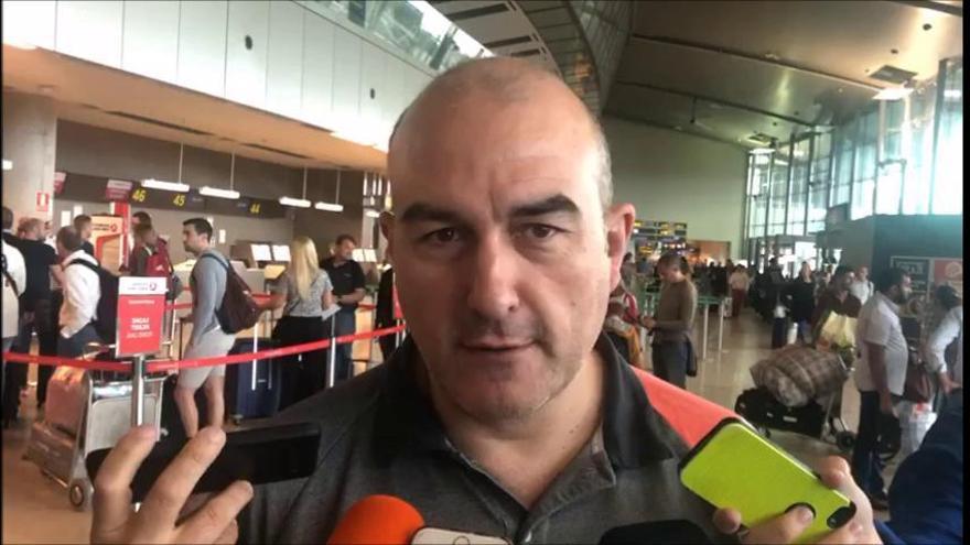 Ponsarnau habla de la actualidad del Valencia Basket en el aeropuerto