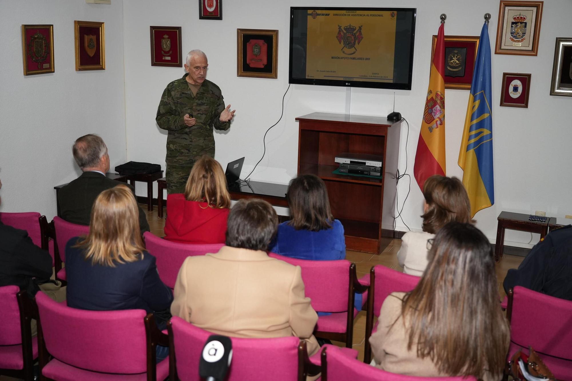 Visita de la ministra de Defensa a los 47 familiares de combatientes ucranianos que pasan dos semanas en el Grau de Castelló