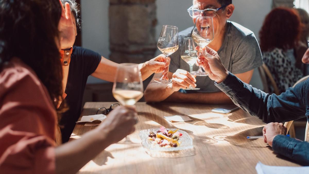 Un brindis con el felicísimo moscatel