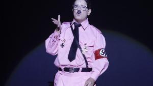 Àngel Llàcer caracterizado como Hitler en ’The Producers’. 