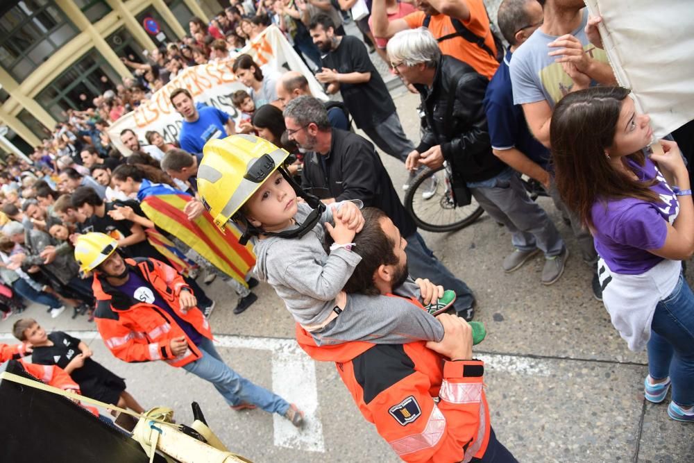 Multitudinària manifestació contra la violència a Manresa