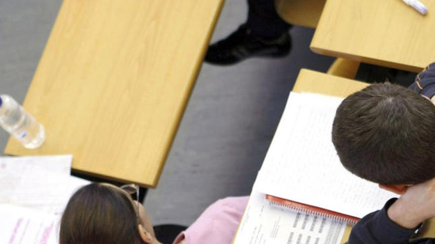 ¿Fábrica de parados? La UMA ve cómo la crisis afecta a la salida laboral de sus recién titulados.