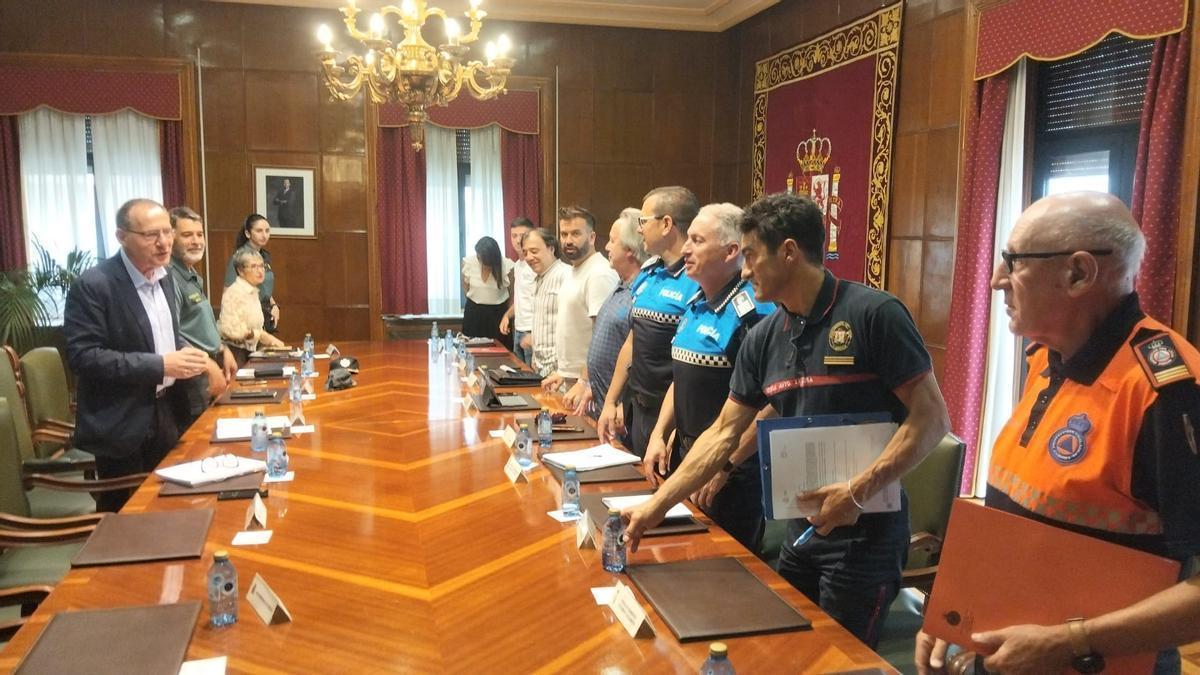 Junta Local de Seguridad por las fiestas de San Pedro, en la Subdelegación del Gobierno