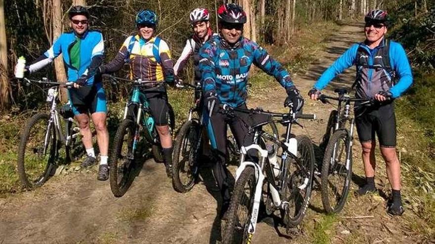 Todos los domingos realizan salidas en bicicleta. // FdV