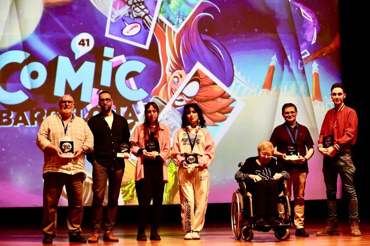 Foto de familia de los premiados del Cómic Barcelona 2023.