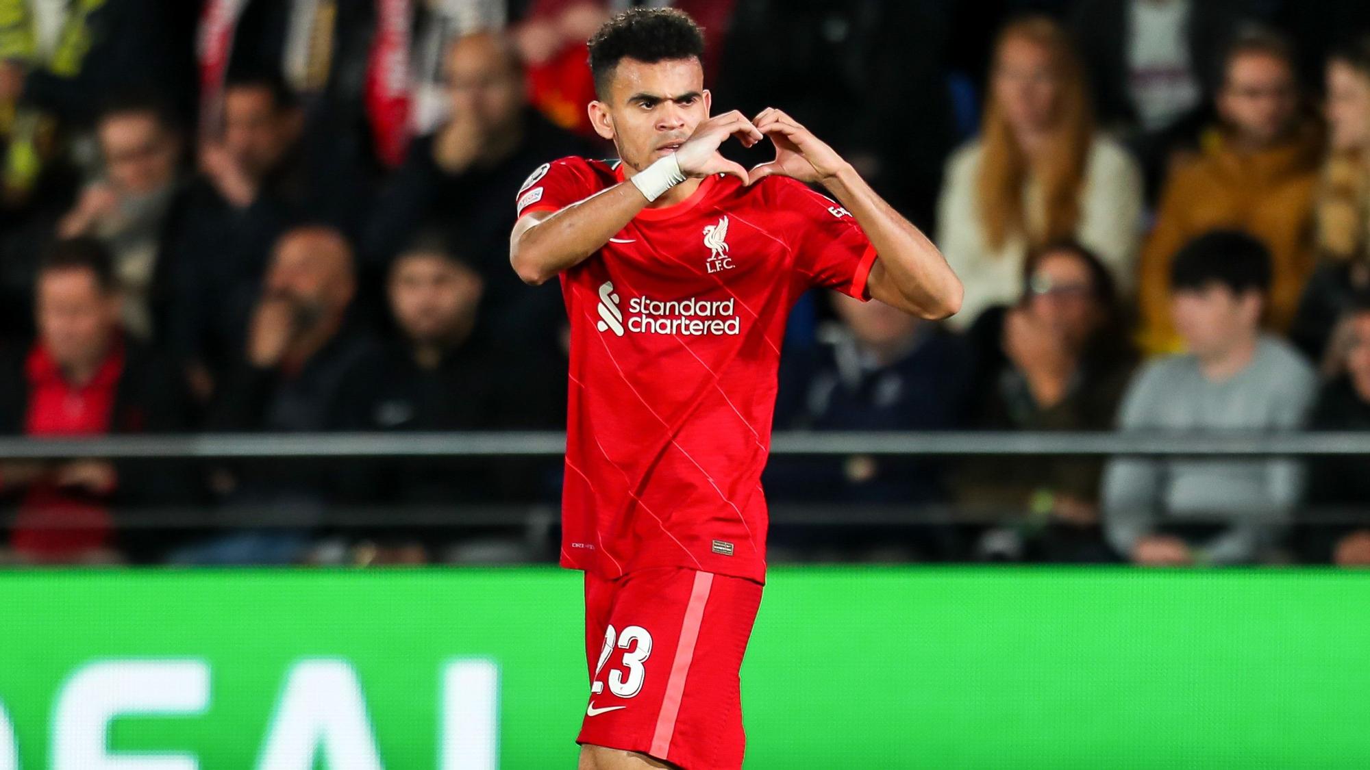 Luis Díaz dedica el gol en el campo del Villarreal.