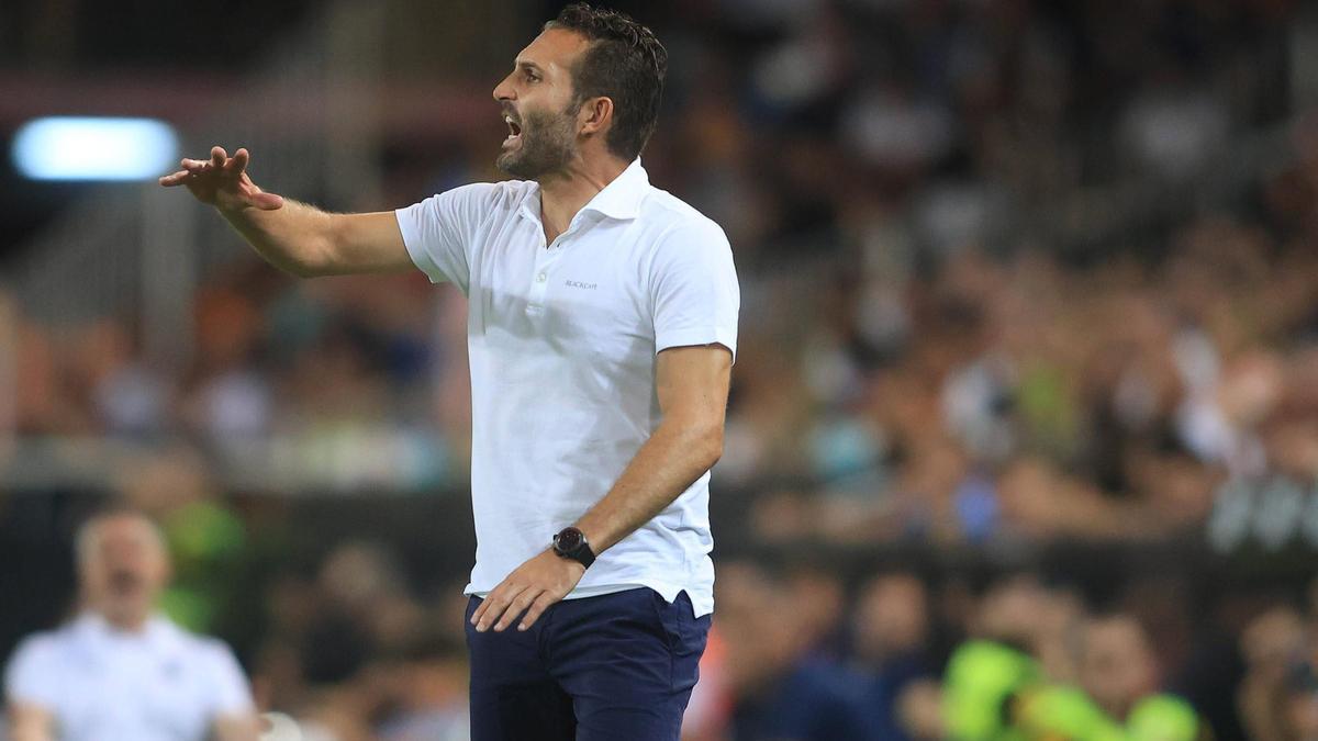 Rubén Baraja, técnico del Valencia CF, en el partido Las Palmas