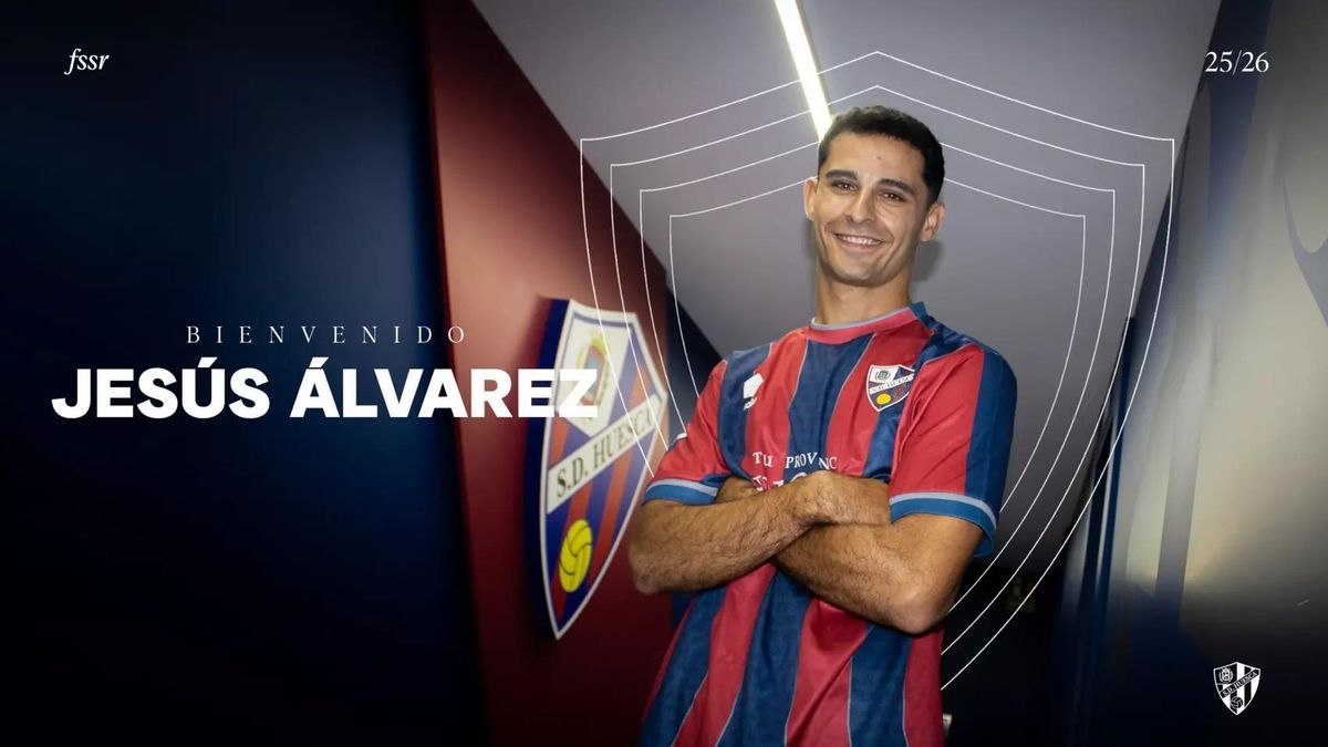 Jesús Álvarez, en el anuncio como nuevo jugador del Huesca