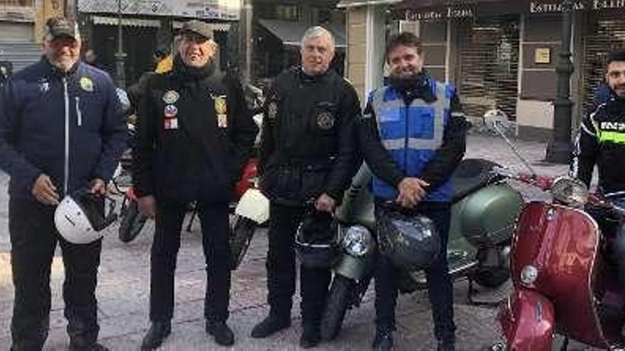 Miguel Setién, José Luis Vaquero, Ángel Espinosa, Jesús González y Marcos Otero durante su parada en Ribadesella.