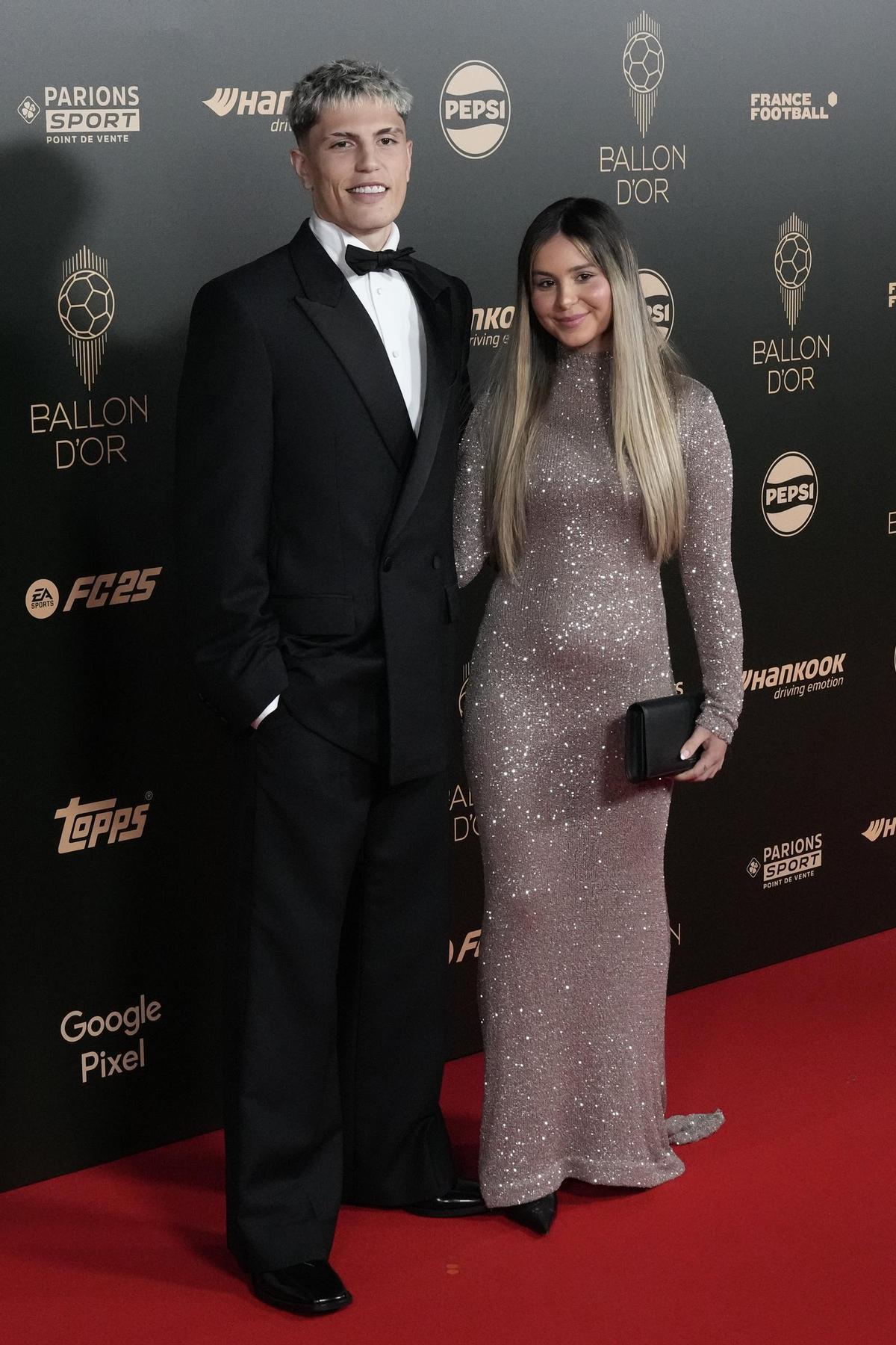 El jugador Alejandro Garnacho y su pareja Eva Garcia llegan a la 68 edición de la Gala Balón de Oro en el Theatre du Chatelet en Paris. El jugador Alejandro Garnacho y su pareja Eva Garcia llegan a la 68 edición de la Gala Balón de Oro en el Theatre du Chatelet en Paris.
