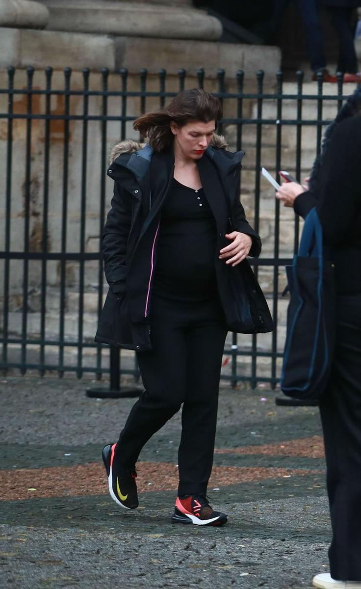 Milla Jovovich en el funeral de Peter Lindbergh