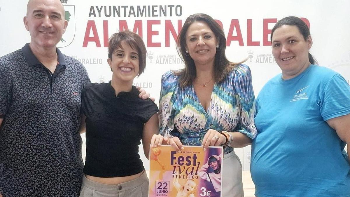 Integrantes de Diabetal y Una Vida Bailando presentaron la gala.
