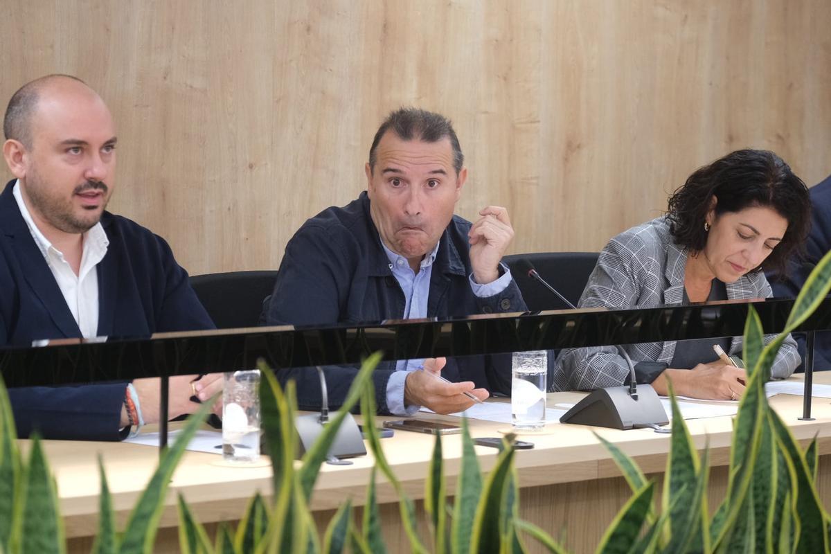 El concejal del PP, Francisco Vidal, durante un momento del Pleno de Elda.