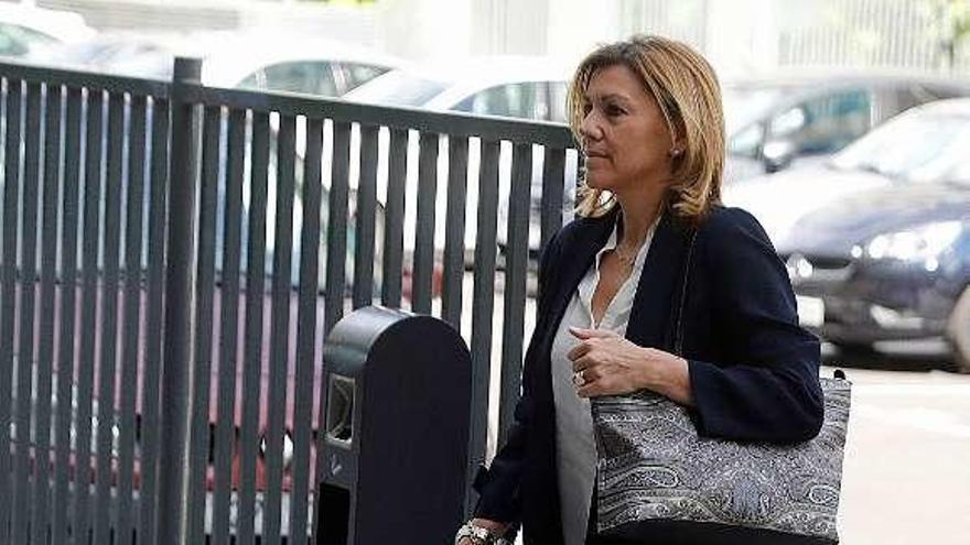 Dolores de Cospedal a su llegada a los juzgados de lo Penal. // Efe