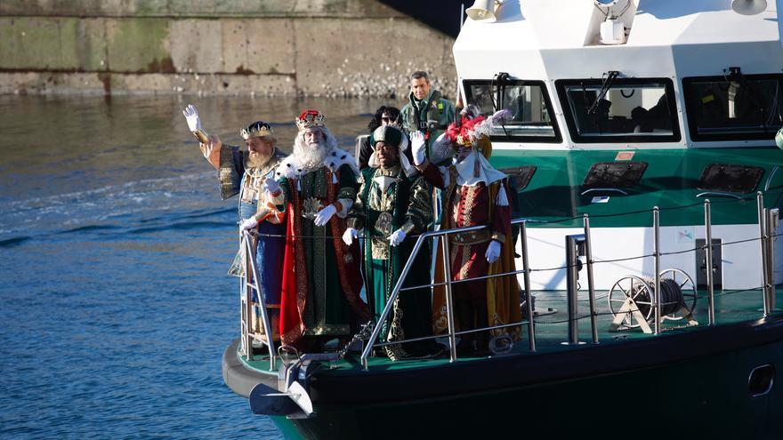 Así fue la espectacular llegada de los Reyes Magos a Gijón en 2023