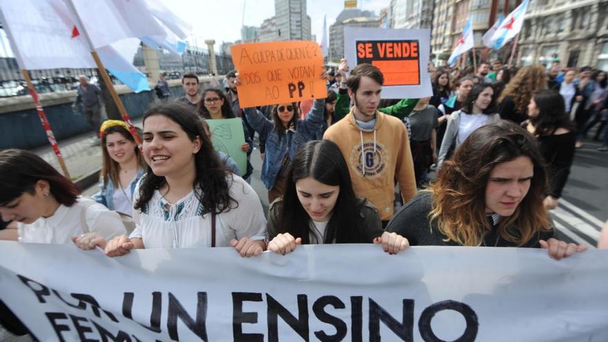 Alumnos gallegos exigen en la calle una enseñanza &quot;feminista y democrática&quot;