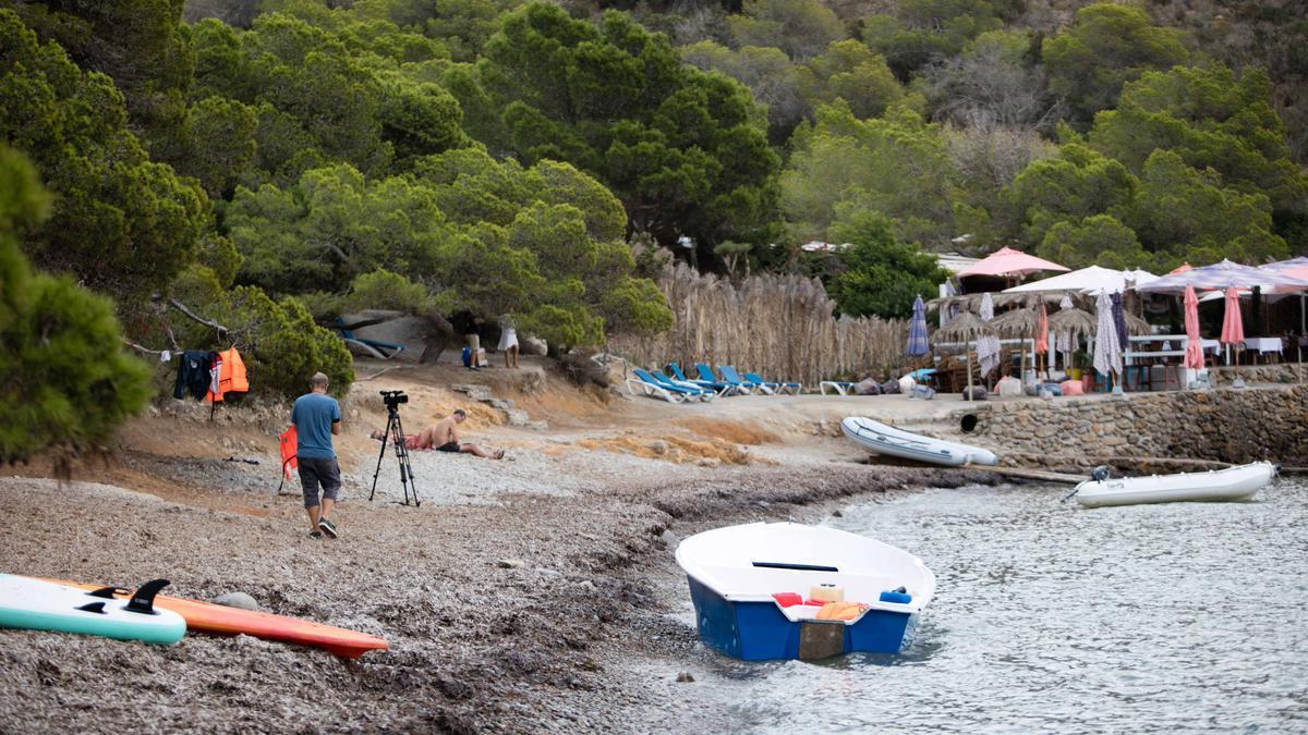 Una patera en la isla