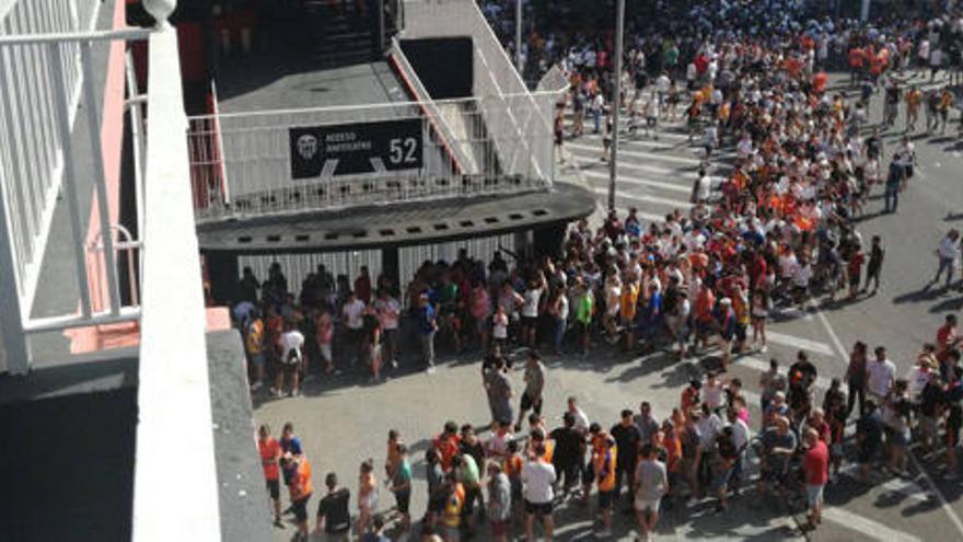 Ambientazo para ver el Valencia Mestalla-Albacete