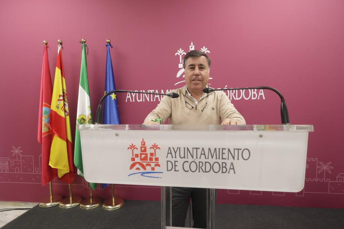 El delegado de Infraestructuras, Miguel Ruiz Madruga, presenta novedades para la gestión de la app 'Mira por Córdoba'