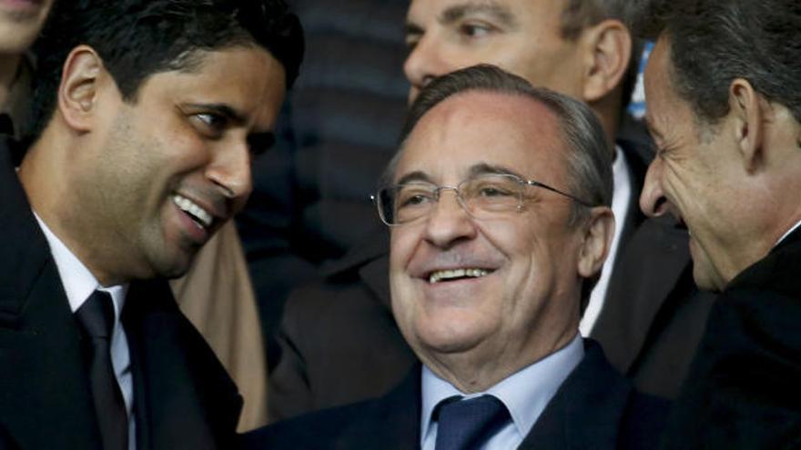 Florentino bromea con el jeque Al-Khelaifi en el PSG-Madrid de este miércoles