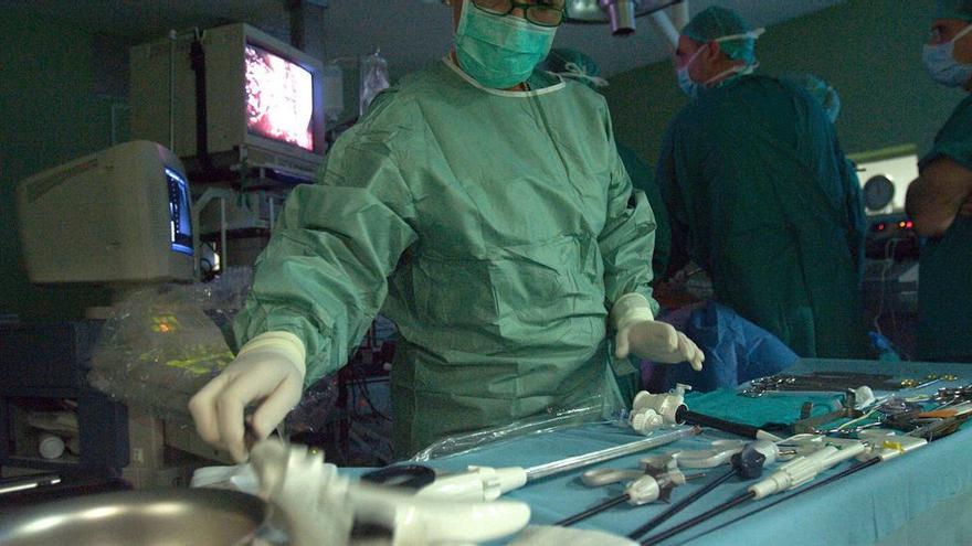 La Comunitat Valenciana envía el doble de cirugías a la privada para contener la lista de espera