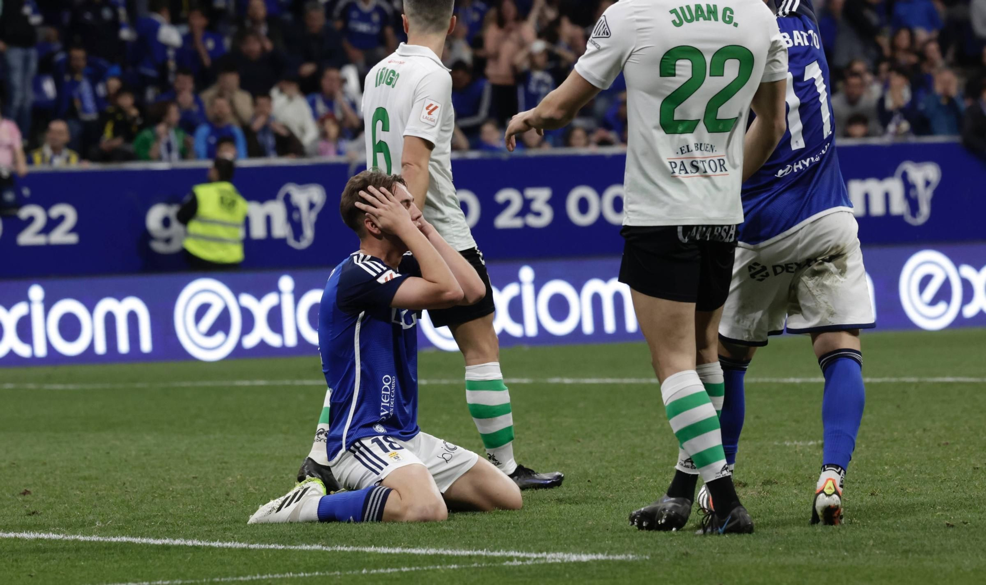 EN IMÁGENES: Partido y ambientazo del Real Oviedo-Racing de Santander disputado en el Tartiere