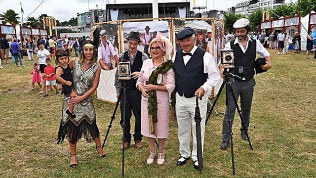 Participantes en la Feria Modernista de Sada, el año pasado.