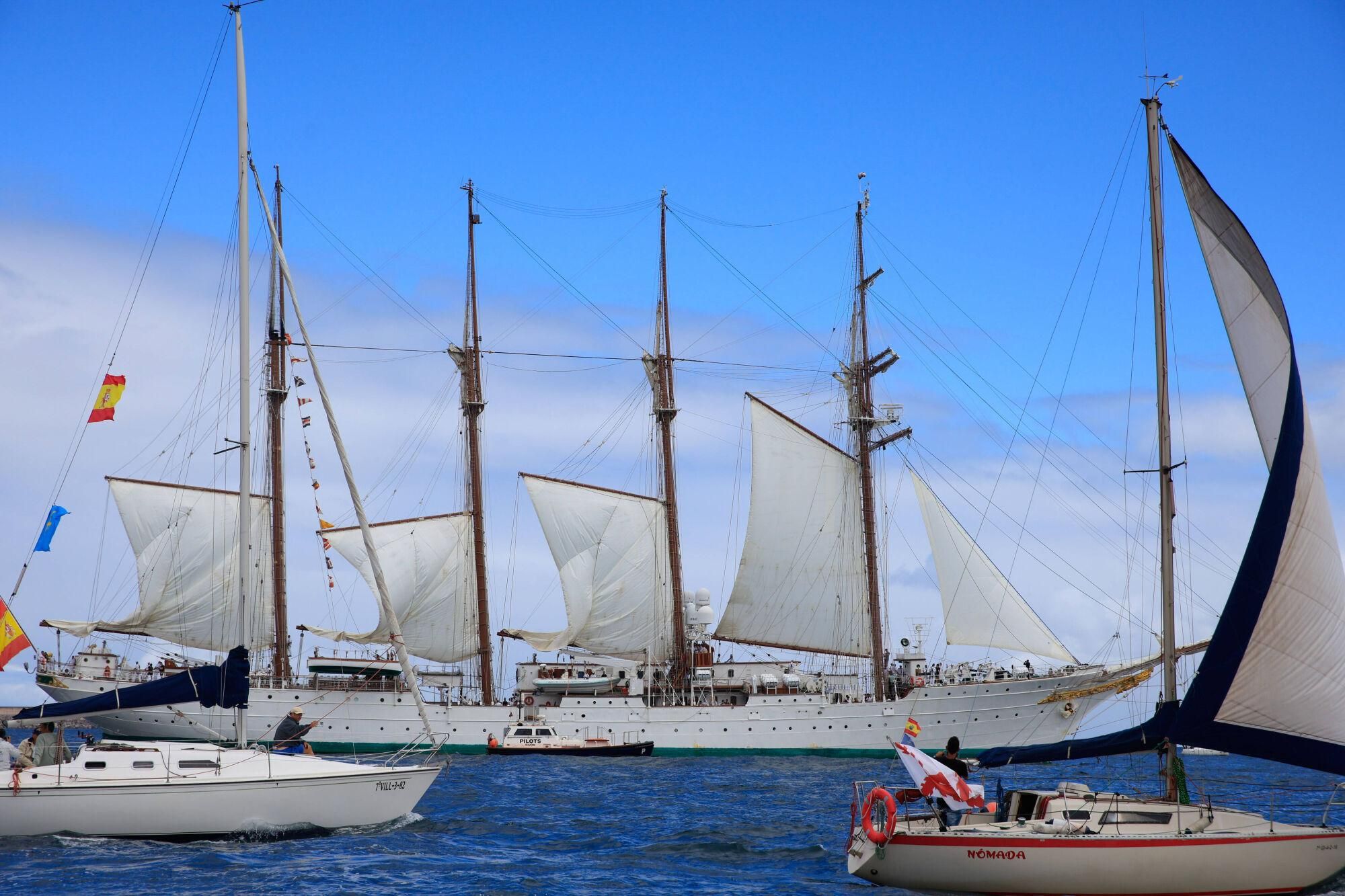 En IMÁGENES: Así fue la despedida de Leonor y el "Elcano" de El Musel en Gijón, con la Princesa maniobrando en el buque escuela