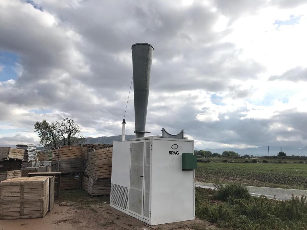 El cañón emite unas ondas de choque hacia las nubes que se se desplazan a la velocidad del sonido.