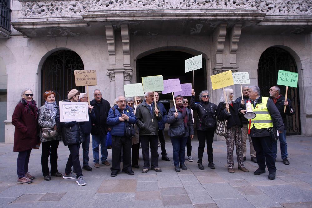 Protesta de pensionistes pel centre de Girona