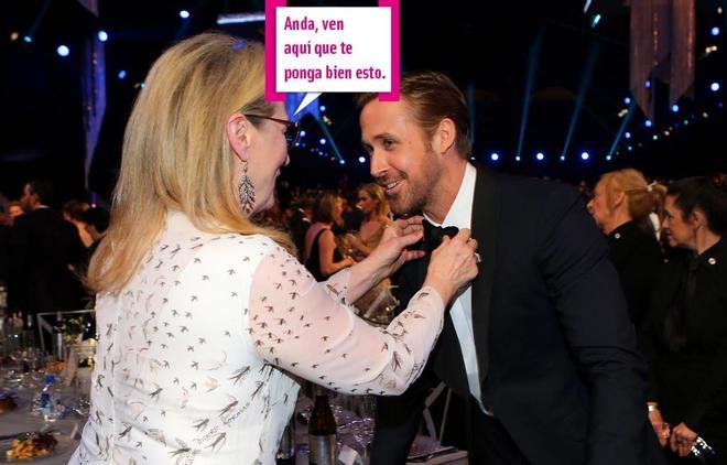 Meryl Streep le pone bien la pajarita a Ryan Gosling