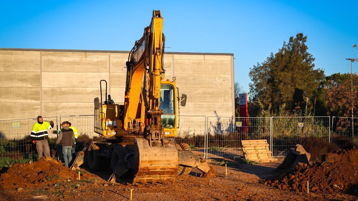 Inicio de las obras para la zona deportiva al aire libre de la calle Mauros.