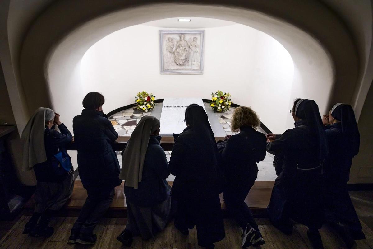 Tumba de Benedicto XVI.
