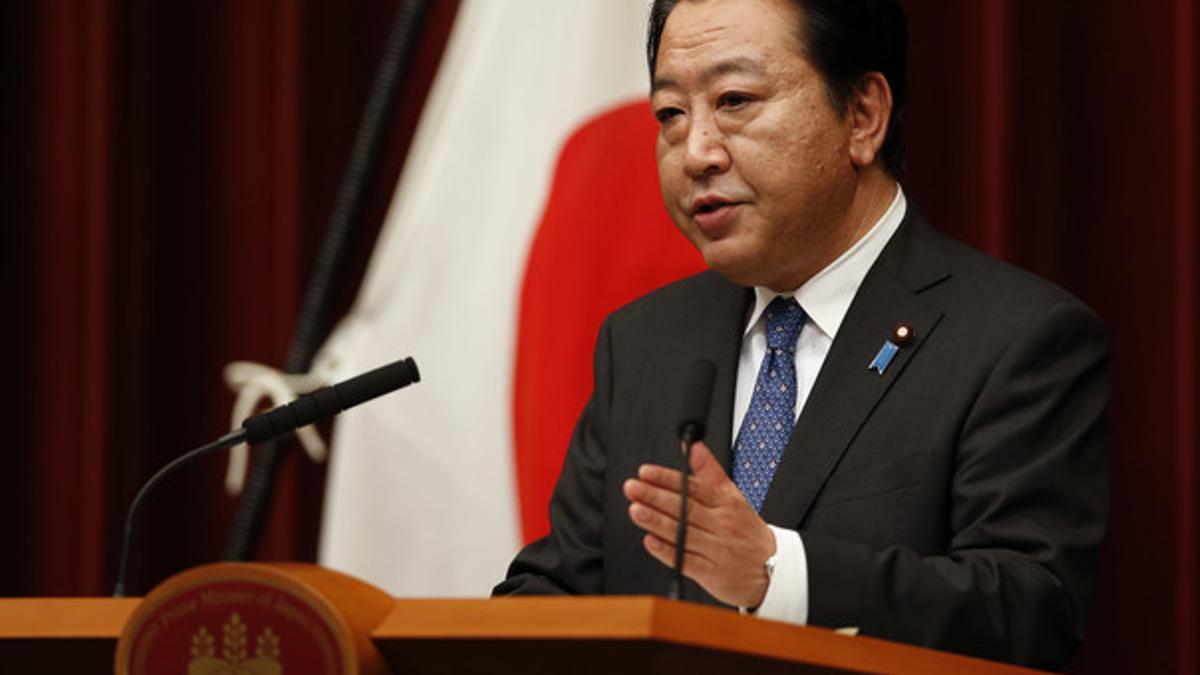 El primer ministro de Japón, Yoshihiko Noda, durante la rueda de prensa tras la aprobación de la subida fiscal, este viernes en Tokio.
