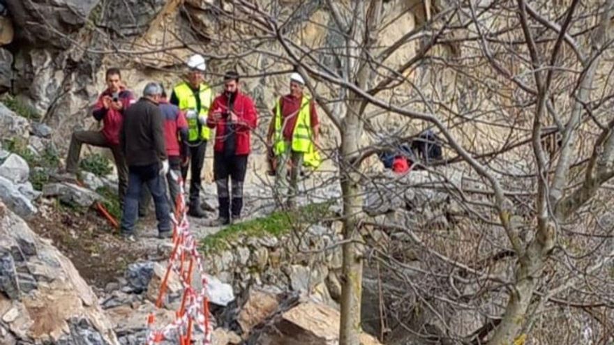 Restablecido el paso en la ruta del Cares tras colocar balizas en la zona argayada