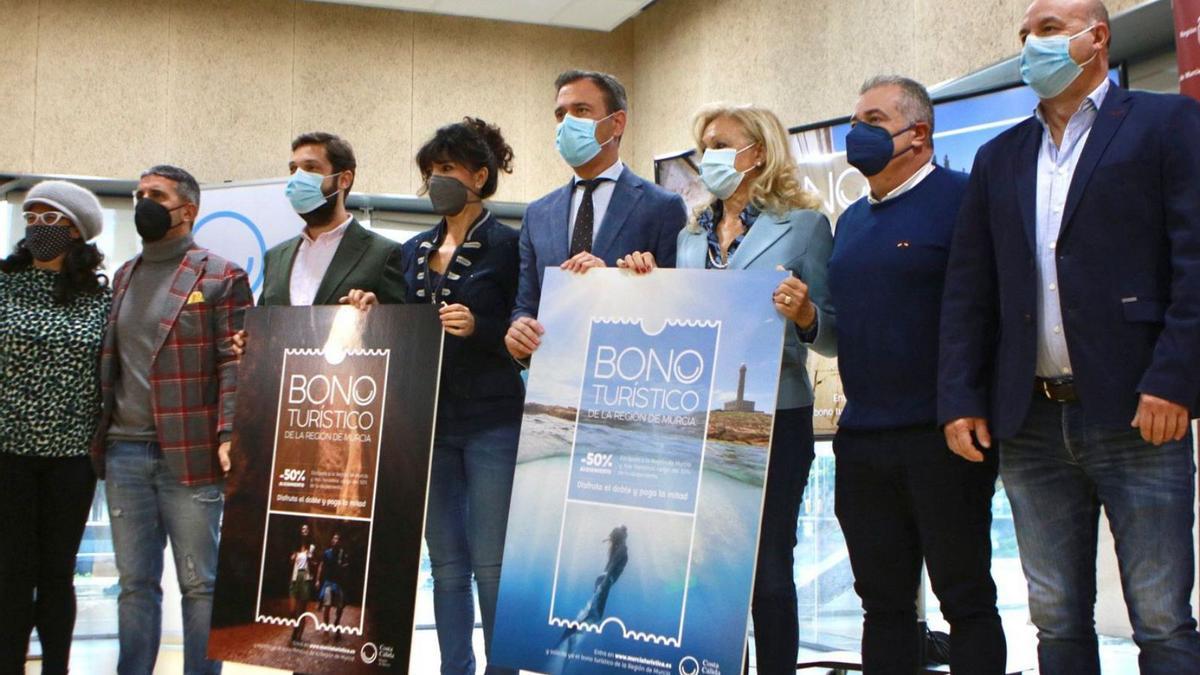 Un momento de la presentación, ayer, de la campaña del Bono Turístico. | CARM